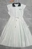 스트리트 스타일 드레스 디자이너 24 여름 캐주얼 컬러 대비 폴로 민소매 드레스 드로 스트링 프레스 주름, 다목적 긴 드레스 NSPV