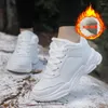 Scarpe casual di grandi dimensioni 41 42 Mantieni le donne calde per la neve termica da sneaker in pelliccia all'interno dello sport femminile che corre con cotone