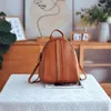 Sacs d'école Fashion Vintage Designer Handmade Handle Geatine Leather Ladies Backpack Weekend Outdoor Luxury Real Cow Cow's Women's Rivet Schoolbag