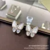 Top Quality Classic Style V Gold High Edition Fanjia Butterfly örhängen för kvinnors nya vita Fritillaria Cats Eye Stone Ear Patches med avancerad känsla Mosan Diamond