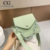 Axelväskor cvvo GLMC fast färg tjock kedja liten pu läder crossbody för kvinnor 2024 Summer Cross Body Bag Ladies Handbags