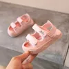 Slipper Summer Toddler Sandals Baby Girl Shoes Solid Color Net Tyga andningsbara pojkar Sneakers Barn Spädbarn Sport Girls Sandaler Nyfödda Y240423