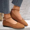 Buty zwykłe 2024 Fashion Flat Women's Wygodne niepotrzebne damskie panie eleganckie kauczące na niskim obcasie