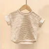 Tops in stile coreano Tops per bambini INS Summer Strited Short Maniche Tshirt for Boys Girls Cotton Casual Tees Shirt Abitaggi Nuovi 3M24m