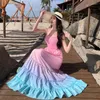 カジュアルドレス2024夏のボヘミアンの女性のピンクグラディエントエレガントなフリルホルター包帯ロングレディバックレスパーティープリーツサンドレス