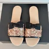 2024 Summer New Ends Women Flat Slippers Runway Classic Brand Designer Högkvalitativ handgjorda kristallmulor äkta läderkvinna utanför strass tofflor