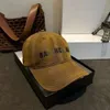 Capilla de béisbol Balanciga suave de alta calidad Sombrero versátil para hombres y mujeres durante toda la temporada Protección solar Balencigaa Capa de la gorra del sol pequeño parejas de pato de pato