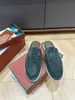 Nowe cielę skórzane sandał Sandał Casual LP Slipper Monefer Mules Flats Charms Summer Walk Flat Loro Mokorsyk na mokasyna Kobieta na zewnątrz spacery Flat Piana Buts