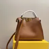 Luksusowa torba na torbę na ramię Peekaboo Women Fashion Crossbody Bag torebka wykonana ze skóry Cuoio Romano jest wyposażona w regulowany pasek na ramię