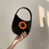 Omuz çantaları 2024 sevimli kız grafiti çiçek baskı el çantası retro retro moda crossbody kadın çanta tasarım debriyaj çantası