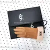 Designer Leather Five Fingers Uggg Gloves High-Quality Women Men Short Fleece Thickened High-Quality Glove Vintage Trendy Solid Simple Protective Gloves 551