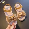 플랫 슈즈 샌들 리아 2023 Summers Princess Child Sandals Bow Tie Girls 신발 패션 캐주얼 비 슬립 어린이 신발 해변 신발 Zapatos Nia Y240423