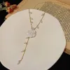 Halsband 2023 Ny modetrend Unik design Elegant delikat Sweet Pearl Camellia Necklace For Women Jewelry Wedding Party Premium Gift