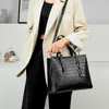 Kvinnor Baobao Light Luxury Brand Middle Aged Moms Bag stora kapacitet Temperament Pendla en axel sned Straddle handväska