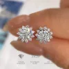 Küpe Elmas Dünyası Pırıltılı 0.5ct Moissanit Diamond Halo Sun Çiçek Çiçek Küpe Kadınlar İçin Küpe 925 STERLING Gümüş Partisi Güzel Takı