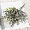 装飾的な花人工植物ユーカリを去るプラスチックグリーン植物偽の家屋装飾DIYウェディングブライダルブーケ