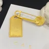 Broche de lujo chapado en oro hecho de diseñadores de marcas diseñados por material de latón para elegantes lujosas mujeres broche de joyas de alta calidad broche