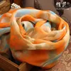 100% шелковая шарфпринтированная женская мягкая и элегантная желтая пламя Hangzhou Sharf Шаль длинная весна Осень Зима Лето 240410
