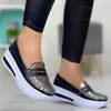 Scarpe casual 2024 Sneaker di moda primaverile in pelle traspirabile a cuneo slip-on a cuneo tondo tondo vulcanizzato moca