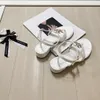 Kanaalontwerper Sandalen vrouwen zomer strand slippers kristallen kalf leer casual schoenen Romeinse sandaal platte hak wig diamant vrouwen gesp slippers maat35-41
