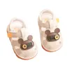 First Walkers Nouveau-né d'été Baotou Shoe Soft Sole garçon chaussures de marche fille sandales non glissement pu cuir chaussures de bébé petit ours shoe sandalia y240423