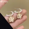 Boucles d'oreilles étalon une fleur de style français élégant et romantique avec des gouttes d'oreille perle en forme de C