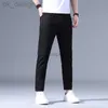 Designer de jeans masculin en jean noir pour le printemps / été nouveau pour hommes avec un pantalon de petit ajustement de base slim slim