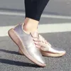 Fitnessskor designer skrynkliga bling kvinnor glitter sneakers lyxig casual ljus plattform chunky tränare korg femme