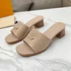Tasarımcı Terlik Kadınlar Sildeler Marka Düz Terlikleri Capri Flip-Flops Moda Pantoufle Oda Ayakkabıları Kadın Kolay Sıradan Sandalet Plaj Ayakkabıları Orijinal Deri Yaz Ayakkabıları