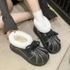 Slippers Coton Cotton Chaussures 2024 Hiver portant l'orteil rond à semelle épaisse lacet en colombe solide en strass haut de gamme et femmes sucrées
