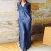 Femmes Aline Denim Robe à moitié simple Bohemian Maxi avec collier de relevé à l'ourlet divisé pour l'automne 240418