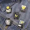 Väskor Punk Style Tarot Series Brosch Moon Sun Star Brooch Skull Paint Halloween Klädtillbehör Ryggsäck Brooch Badge Lapel Pins