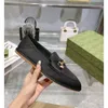 Flatskor av högsta kvalitet Kvinnliga bekväma och eleganta kvinnors skor för kvinnor Silk Loafers Moccasins Tassel Metal Buckle Mules Round Toe Crystal G Buckle