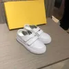 Populära barn sneakers bär ansikte design babyskor storlek 26-35 box skydd spänne band flickor skor designer pojkar skor 24 april