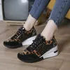 Sapatos casuais Cedas para mulheres PLUS TAMANHO EM LACE-UP Vulcanize Moda Bling Causal Zapatos de Mujer 2024