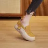 Chaussures décontractées Trou creux respirant pour les femmes 2024 Été épaisseur Sole rétro Blanc des baskets féminines Femme Slip sur les chaussures