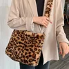 DrawString Faux päls messenger väska leopard axel kvinnors varma handväska