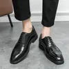 Sapatos casuais masculinos de moda ao ar livre Lace Up Oxford Formal Supomers Mocassins Macho Black Male Wedding Flats