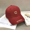 Tasarımcı Lüks Kanal Klasik Beyzbol Kapağı Moda Mektubu Nakış Plaj Şapkası Çok yönlü erkekler ve kadın eğlence kanalı kamyoncu şapkası 6681