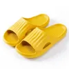 Slippers Slides Shoes Мужчины женщины сандал платформы кроссовок мужские женские красные черные белые желтые слайдные сандалии тренеры