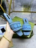 Projektant Nowe płaskie sandały dżinsowe haft haftowane na płótnie letnie i jesienne muły na zewnątrz luksusowe kapcie domowe kapcie plażowe Kapcie jodełka ins 35-41