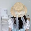 Brede rand hoeden vrouwen zomer strand buiging helder garen stro hoed tarwe flat zoete kraal reist po modellering zon