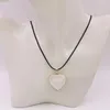 Collares colgantes 31 mm Natural White Sea Shell Catina en forma de collar Bordamiento de aleación Irregular Joya de regalo de amantes de los amantes de los amantes