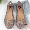 Kobiety Bling Jelly Sandals Summer Flats Buty swobodne kobiety mody Hollow Out na damskim bucie wygodne obuwie 240411