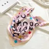 Bahar Yaz Yeni Mektup Baskılı Eşarp Butik Moda Kadınlar She Head Band Ana Çift Aile Hediye Eşarp Yüksek Kaliteli İnce Eşarp Boyutu 50x50cm