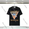 Camiseta de grife camarada casablanc tshirt tee de luxo masculina camiseta de moda arco -íris letra de cogumelo impressão de manga curta algodão algodão solto casa blanca homem camisetas 929