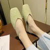 Pantofole scarpe poco profonde muli per donne 2024 mocassini femminile coprono la moda di punta bassa lusso piatto in gomma basicle