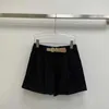Shorts Shorts Designer Direct Spring/Summer Nuovo pantaloni casual Cintura di moda Classic Triangle invertita in metallo ad alta vita Yalv