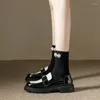 Scarpe casual piattaforma di decorazione di bottoni in metallo piattaforma donne in pelle japanned nero/bianco jk lolita donna spessa