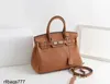 Match Platinum Handbag 2024 Lycye Top Cose Cow Cow Womens Single Single Messenger Messager à la mode et polyvalent artisanal en cuir authentique